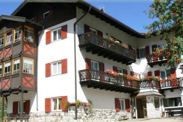 Garni Tyrolia Hotel Campitello di Fassa Exterior foto