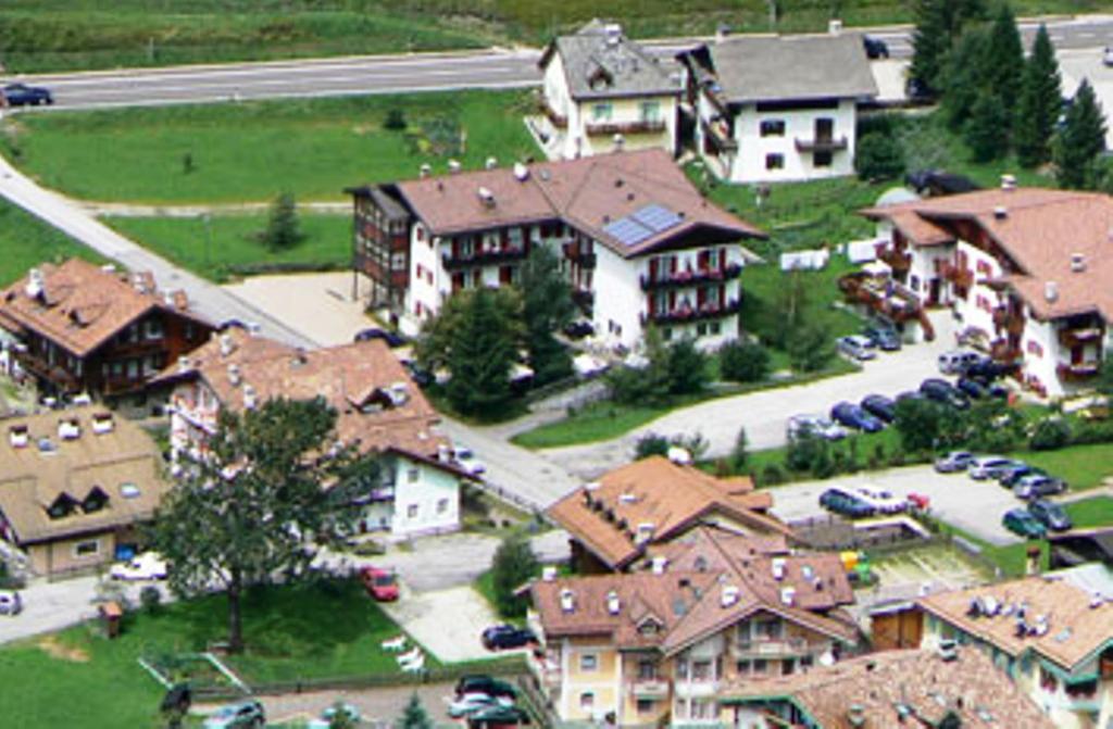 Garni Tyrolia Hotel Campitello di Fassa Exterior foto