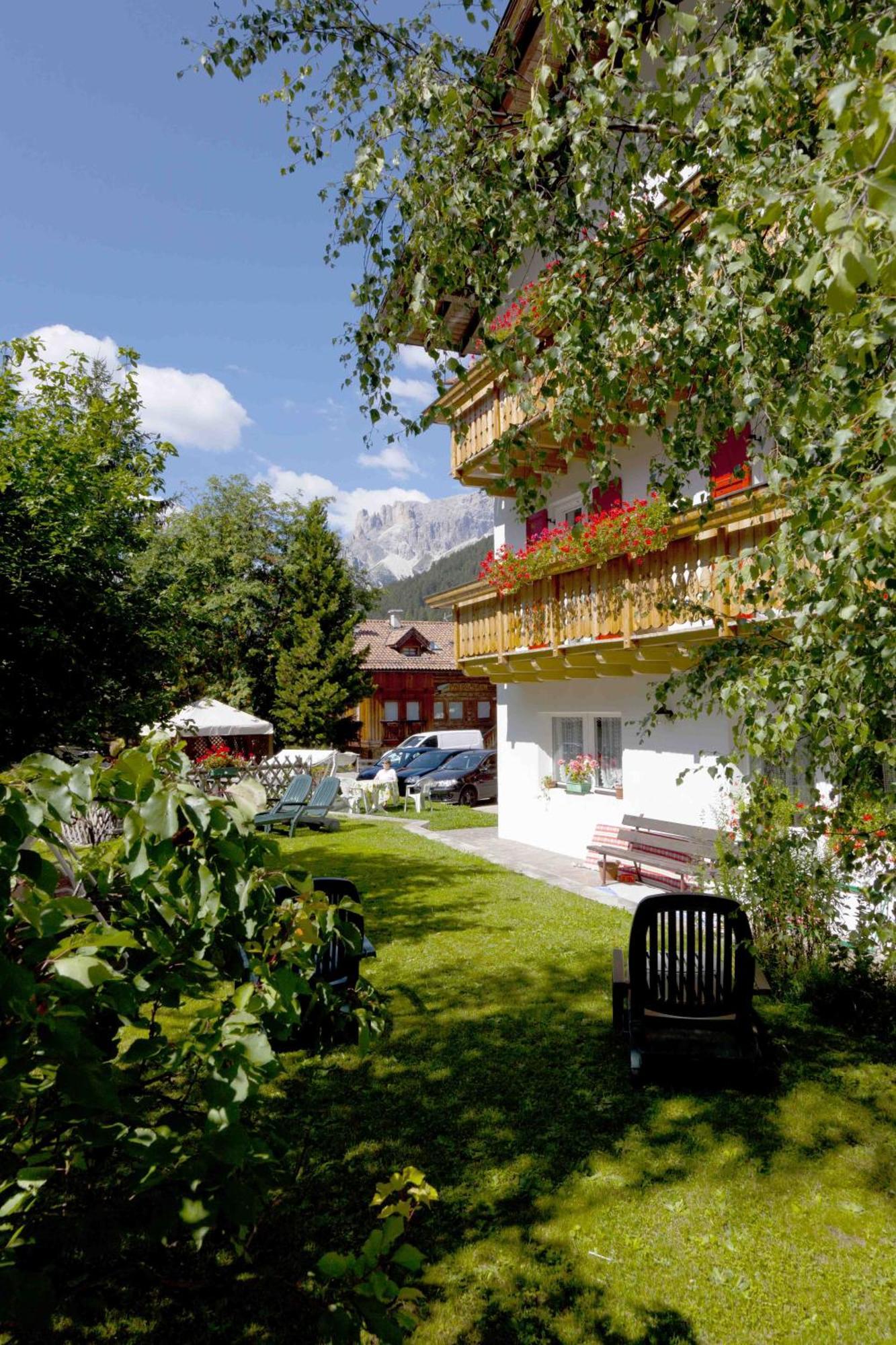 Garni Tyrolia Hotel Campitello di Fassa Exterior foto