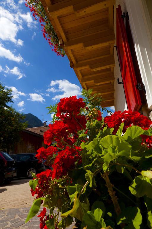Garni Tyrolia Hotel Campitello di Fassa Exterior foto