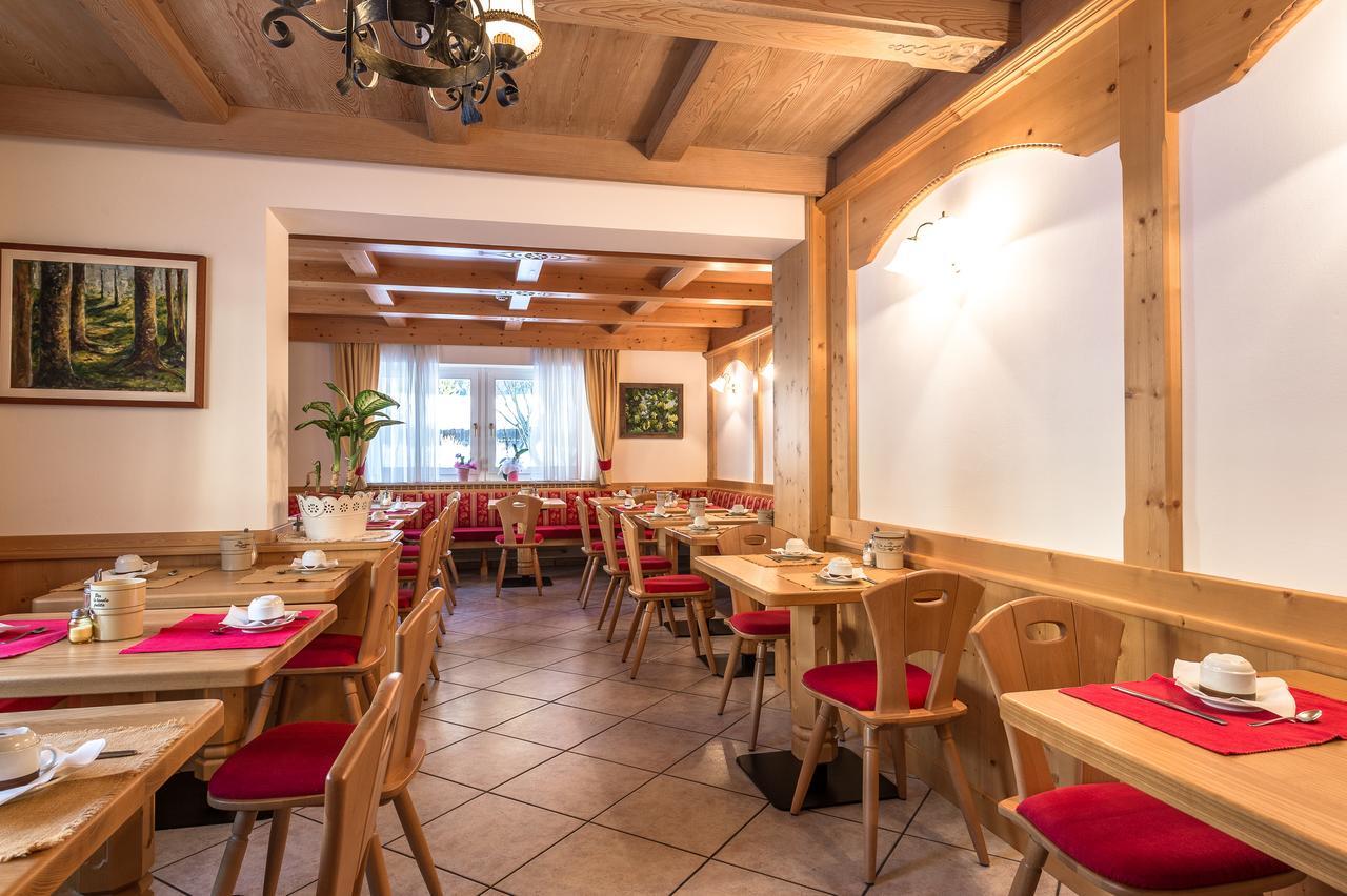 Garni Tyrolia Hotel Campitello di Fassa Exterior foto