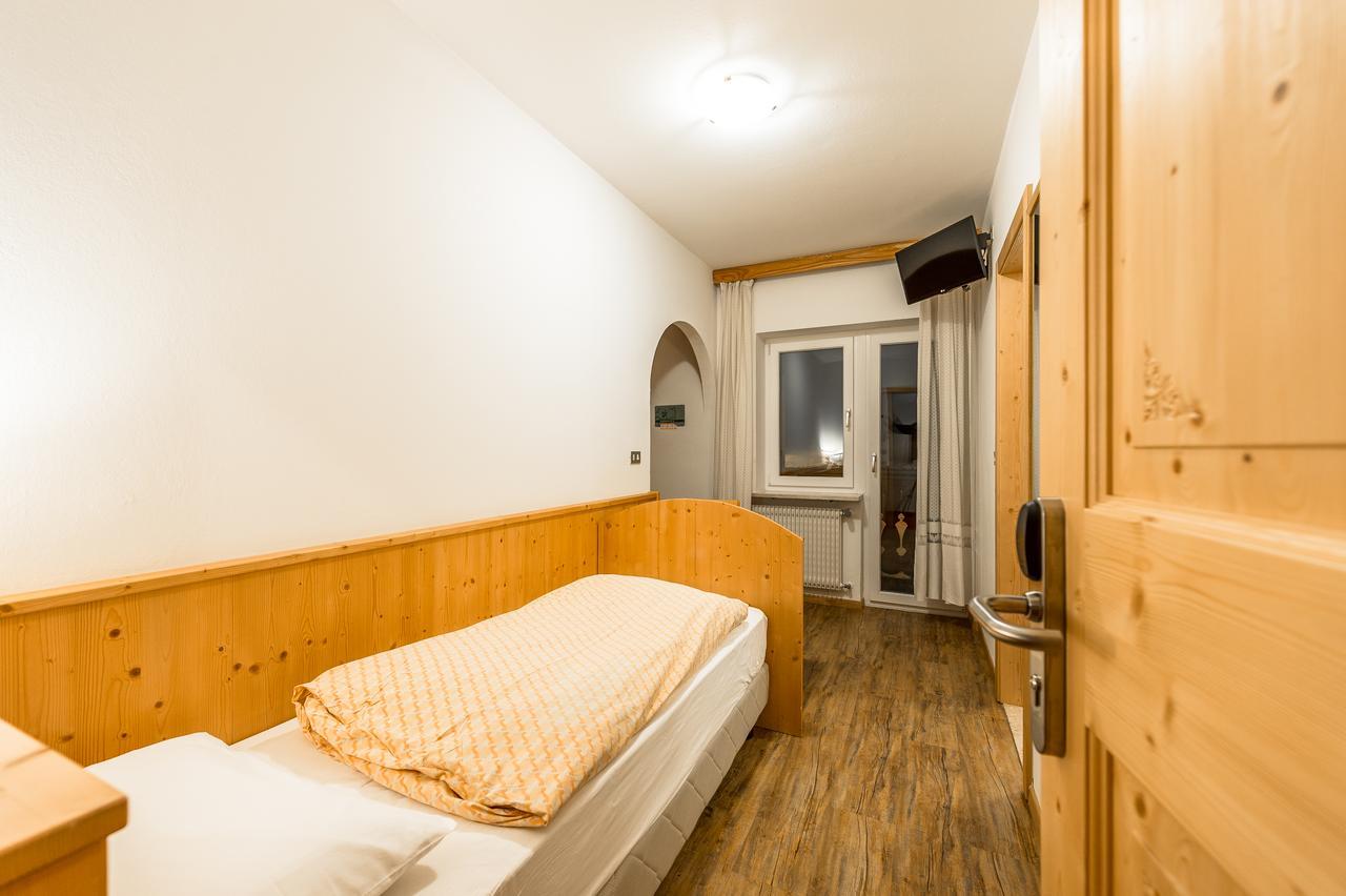 Garni Tyrolia Hotel Campitello di Fassa Exterior foto