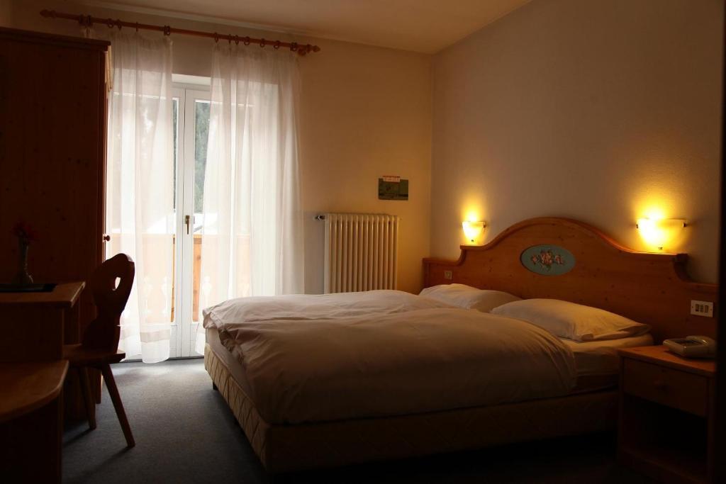 Garni Tyrolia Hotel Campitello di Fassa Cameră foto